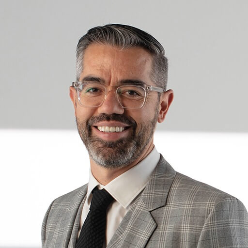 Dr. Mauricio Corona